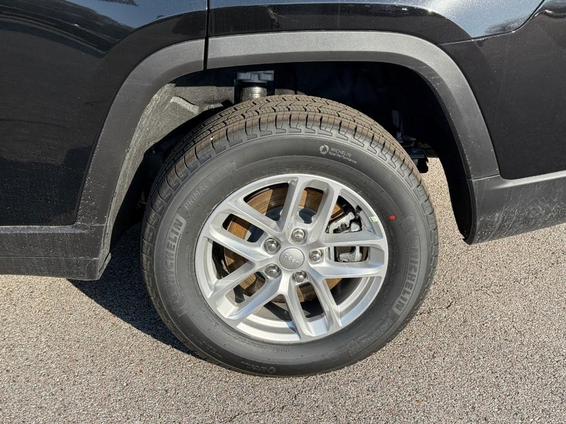 Jeep Grand Cherokee L Vehicle Full-screen Gallery Image 4