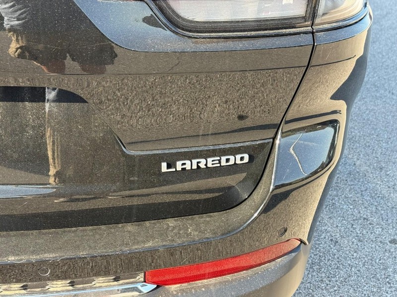 Jeep Grand Cherokee L Vehicle Full-screen Gallery Image 5