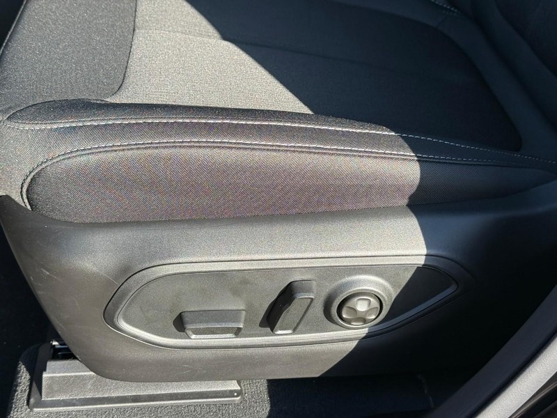 Jeep Grand Cherokee L Vehicle Full-screen Gallery Image 14