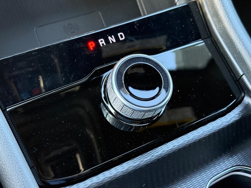 Jeep Grand Cherokee L Vehicle Full-screen Gallery Image 17