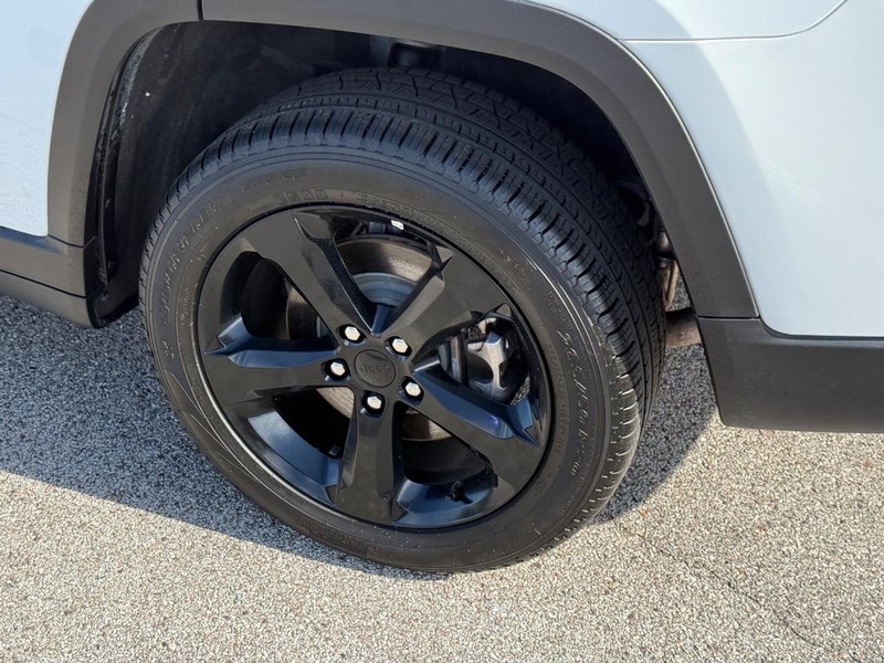 Jeep Grand Cherokee L Vehicle Full-screen Gallery Image 4