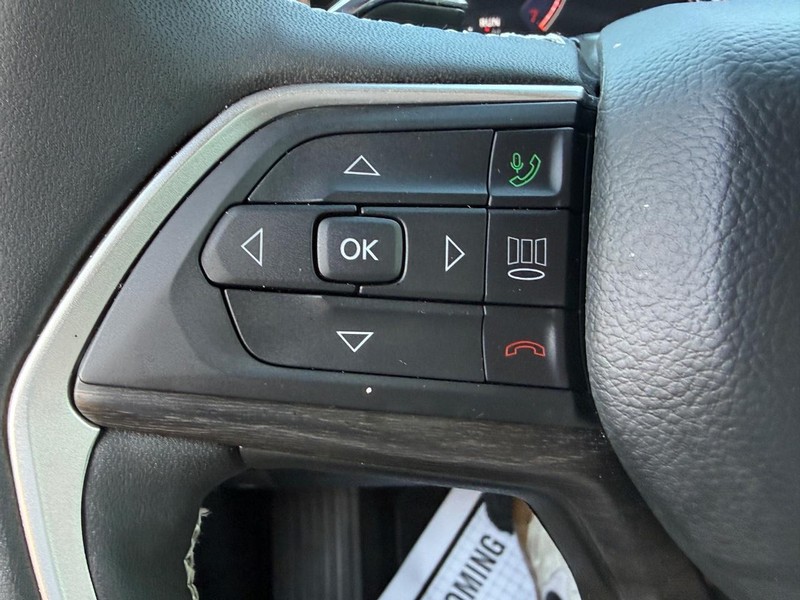 Jeep Grand Cherokee L Vehicle Full-screen Gallery Image 15