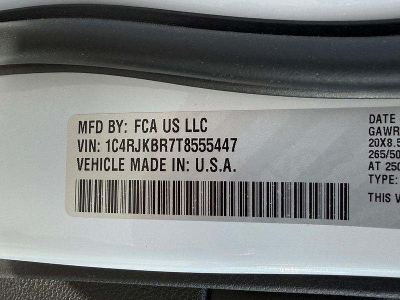Jeep Grand Cherokee L Vehicle Full-screen Gallery Image 21