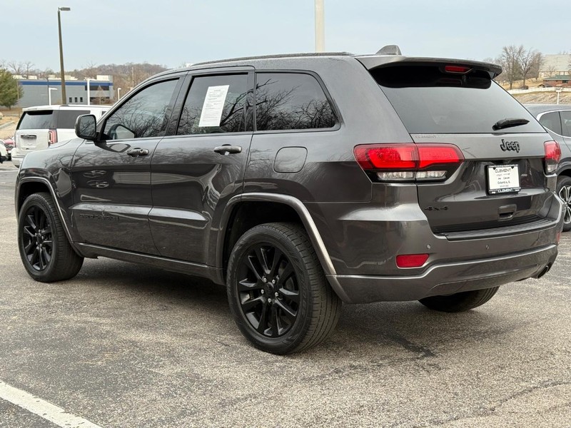 Jeep Grand Cherokee Vehicle Full-screen Gallery Image 3