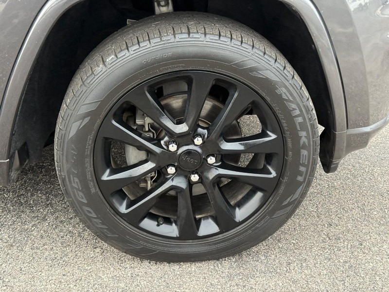 Jeep Grand Cherokee Vehicle Full-screen Gallery Image 7