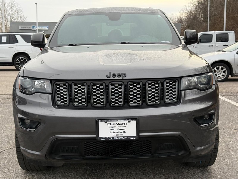 Jeep Grand Cherokee Vehicle Full-screen Gallery Image 9