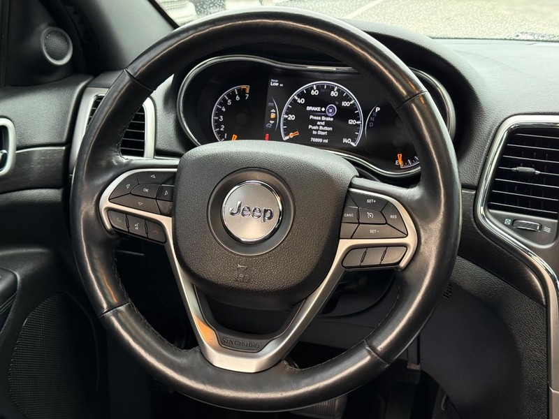 Jeep Grand Cherokee Vehicle Full-screen Gallery Image 13