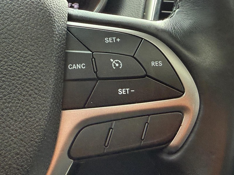 Jeep Grand Cherokee Vehicle Full-screen Gallery Image 15