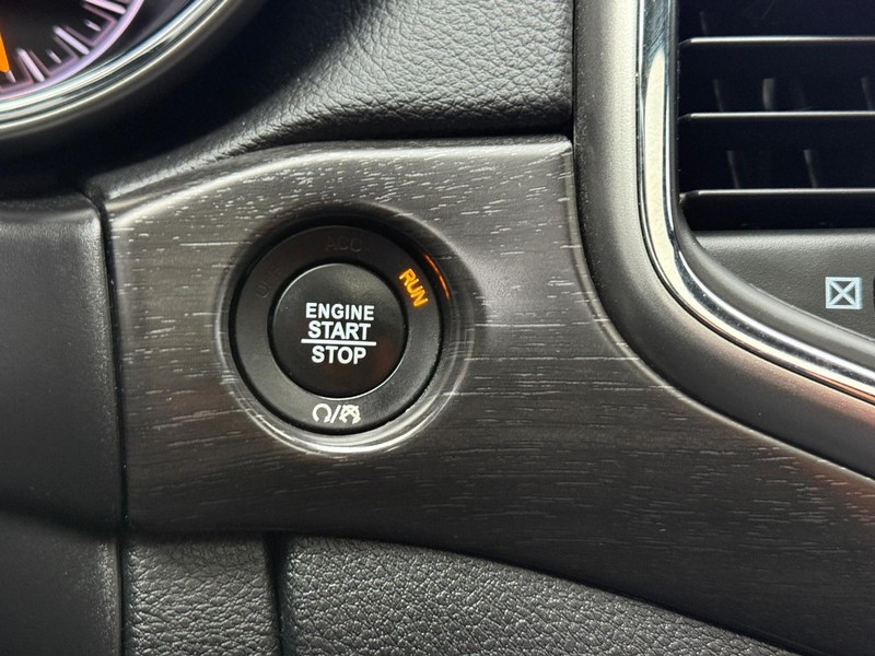 Jeep Grand Cherokee Vehicle Full-screen Gallery Image 16