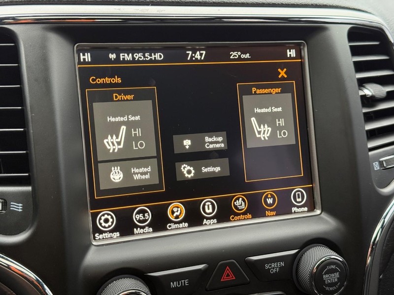 Jeep Grand Cherokee Vehicle Full-screen Gallery Image 18