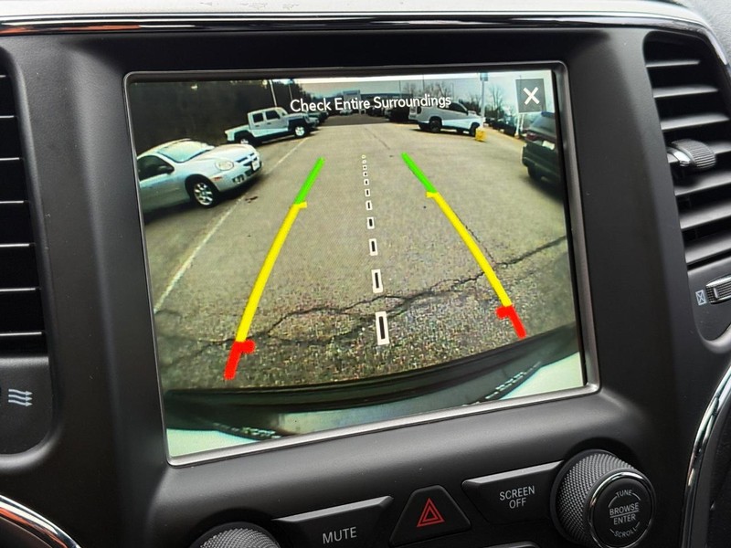 Jeep Grand Cherokee Vehicle Full-screen Gallery Image 19