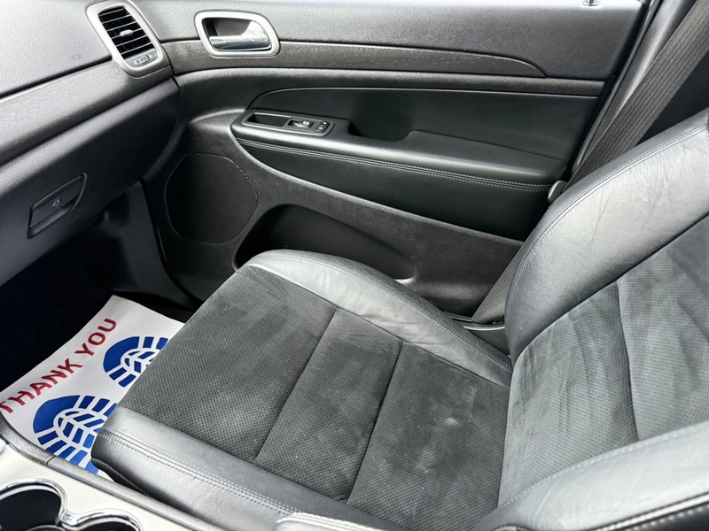 Jeep Grand Cherokee Vehicle Full-screen Gallery Image 22