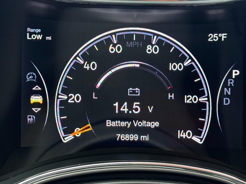 Jeep Grand Cherokee Vehicle Full-screen Gallery Image 23