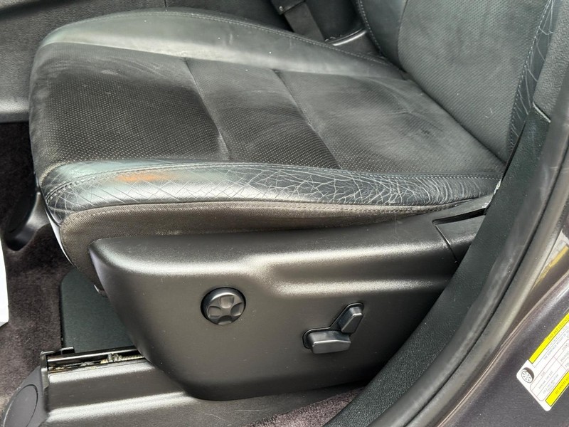 Jeep Grand Cherokee Vehicle Full-screen Gallery Image 25