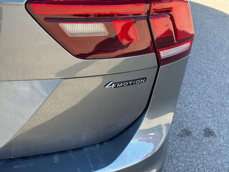 Volkswagen Tiguan Vehicle Full-screen Gallery Image 5