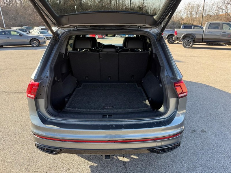 Volkswagen Tiguan Vehicle Full-screen Gallery Image 6