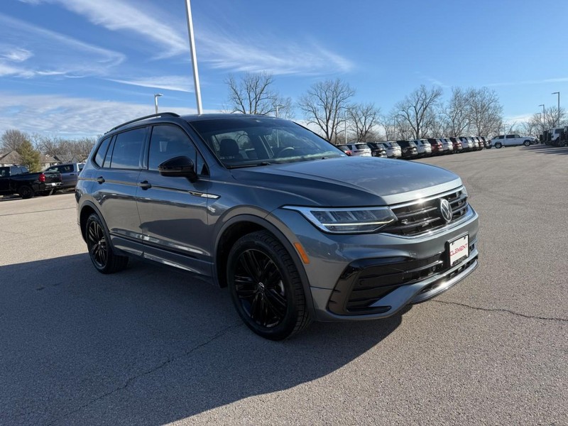 Volkswagen Tiguan Vehicle Full-screen Gallery Image 9