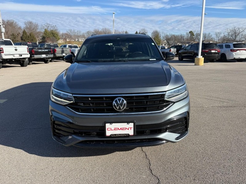 Volkswagen Tiguan Vehicle Full-screen Gallery Image 10