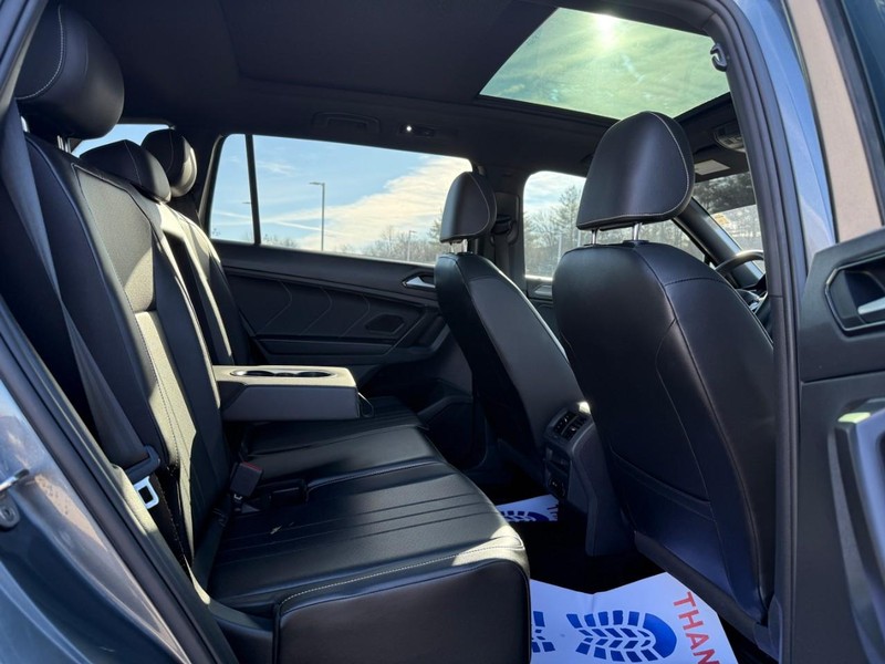 Volkswagen Tiguan Vehicle Full-screen Gallery Image 11