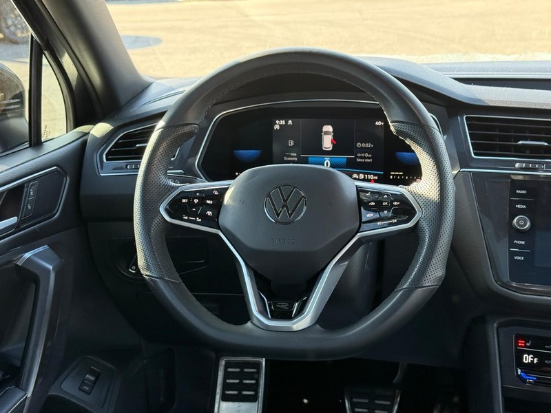 Volkswagen Tiguan Vehicle Full-screen Gallery Image 13