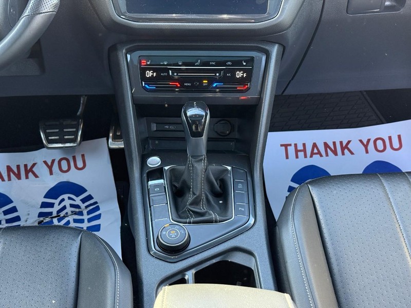 Volkswagen Tiguan Vehicle Full-screen Gallery Image 17