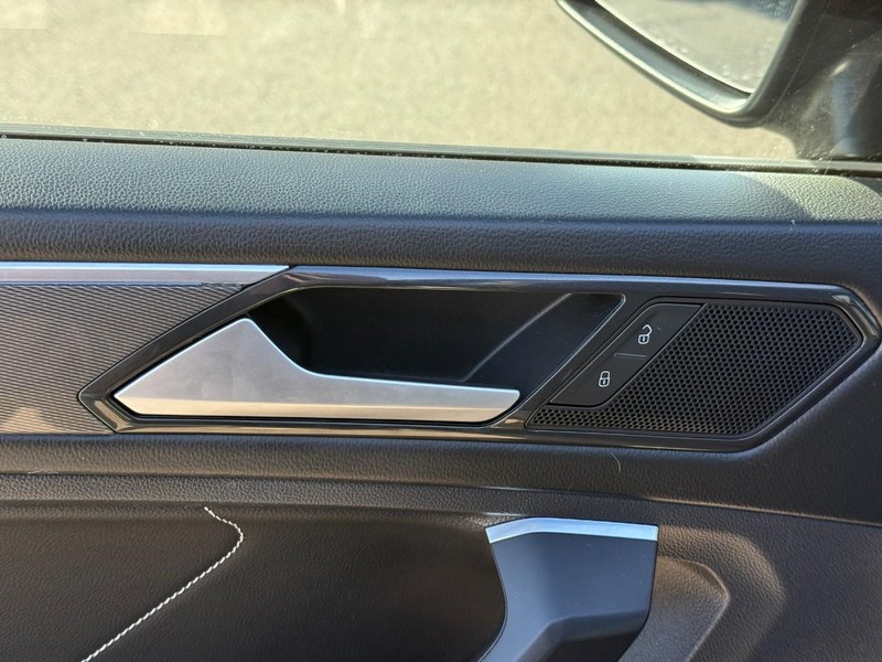 Volkswagen Tiguan Vehicle Full-screen Gallery Image 19