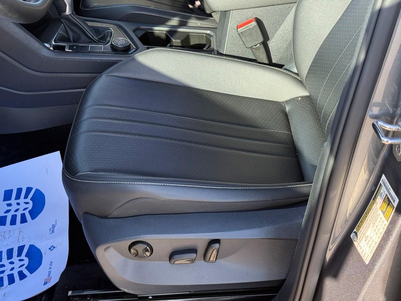 Volkswagen Tiguan Vehicle Full-screen Gallery Image 20