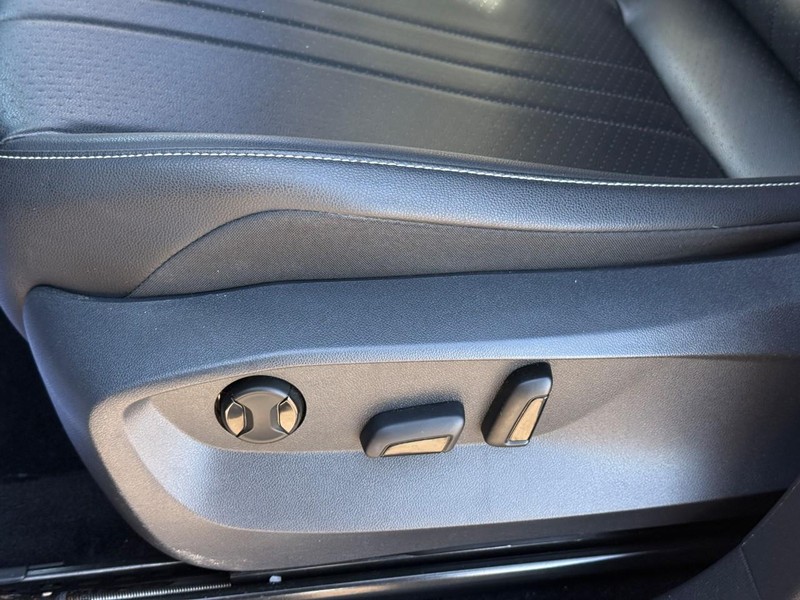 Volkswagen Tiguan Vehicle Full-screen Gallery Image 21