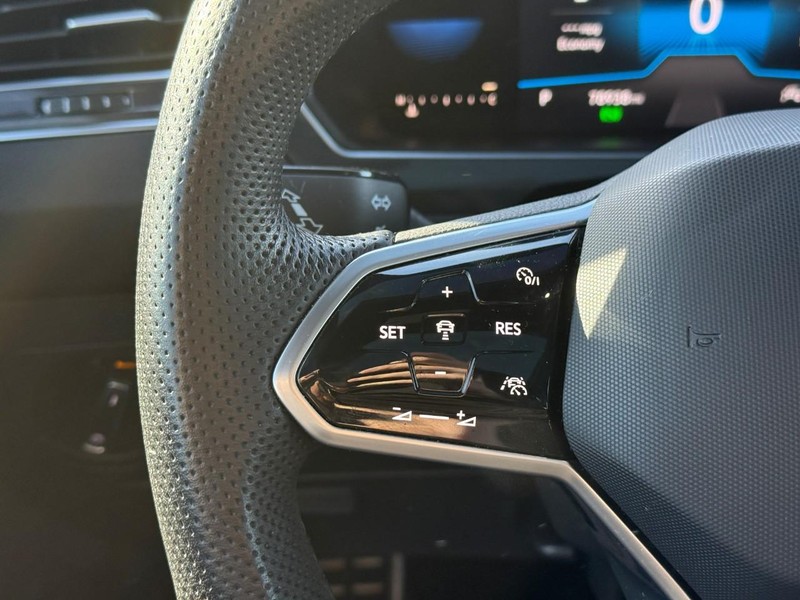 Volkswagen Tiguan Vehicle Full-screen Gallery Image 22