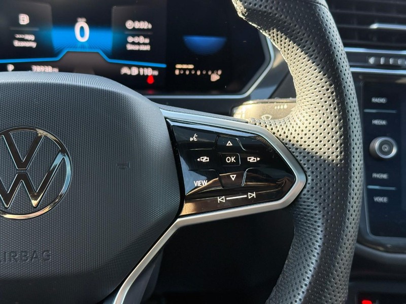 Volkswagen Tiguan Vehicle Full-screen Gallery Image 23