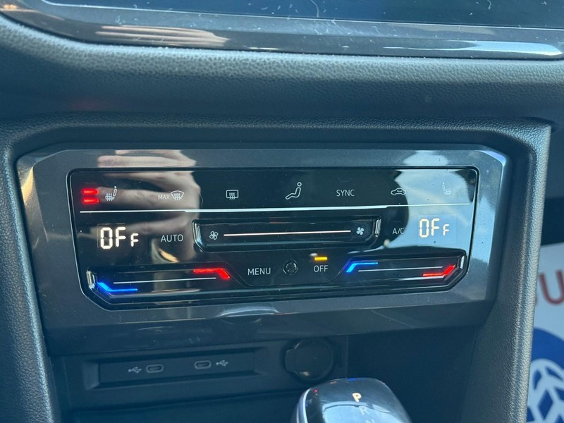 Volkswagen Tiguan Vehicle Full-screen Gallery Image 26