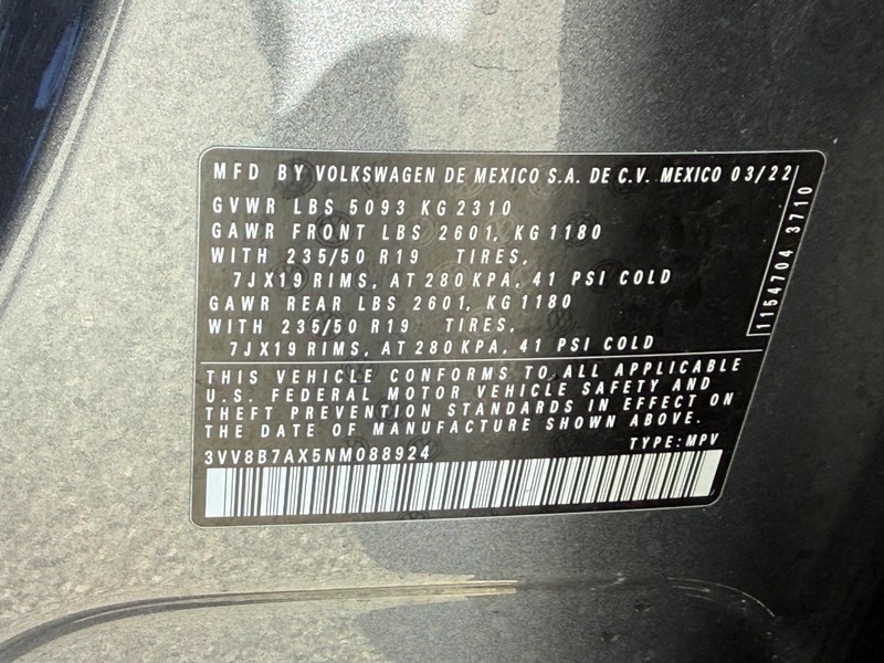 Volkswagen Tiguan Vehicle Full-screen Gallery Image 28