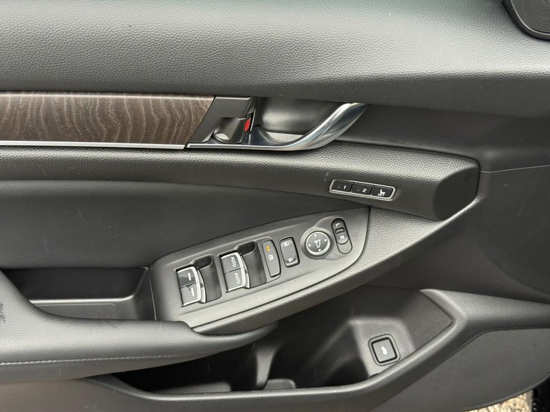 Honda Accord Hybrid Vehicle Image 18