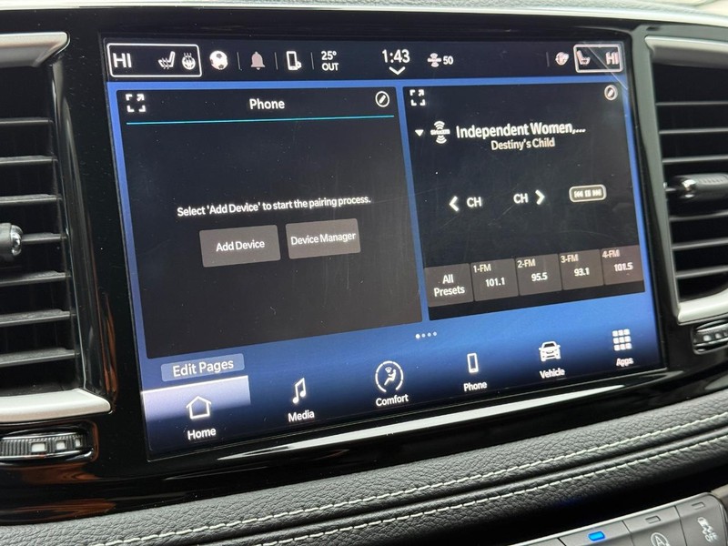 Chrysler Pacifica Vehicle Full-screen Gallery Image 17