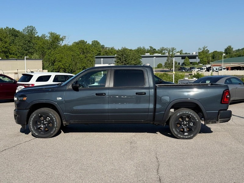 Ram 1500 Vehicle Full-screen Gallery Image 2