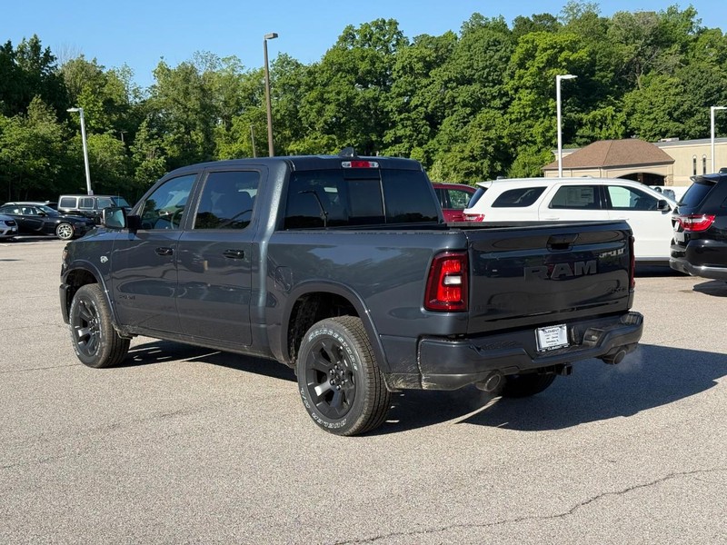 Ram 1500 Vehicle Full-screen Gallery Image 3