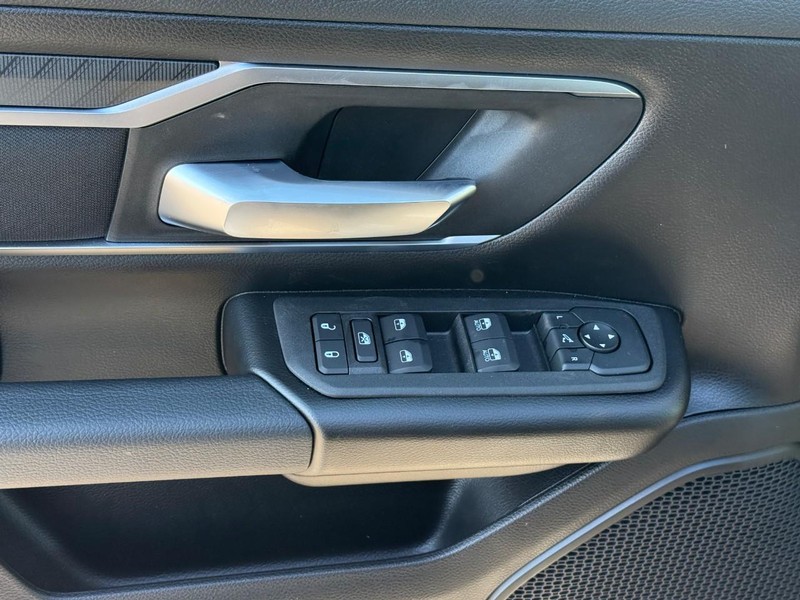 Ram 1500 Vehicle Full-screen Gallery Image 6