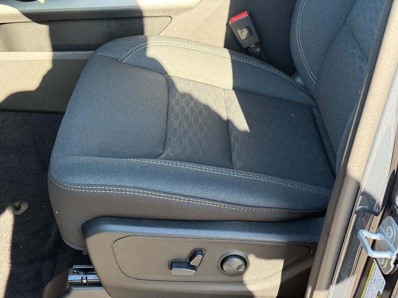 Ram 1500 Vehicle Full-screen Gallery Image 7