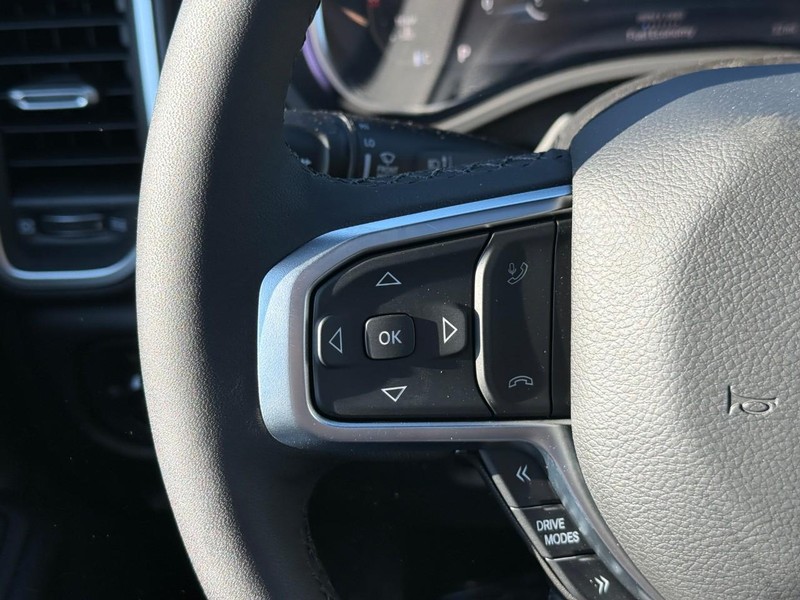 Ram 1500 Vehicle Full-screen Gallery Image 9