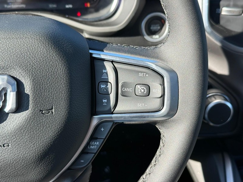 Ram 1500 Vehicle Full-screen Gallery Image 10