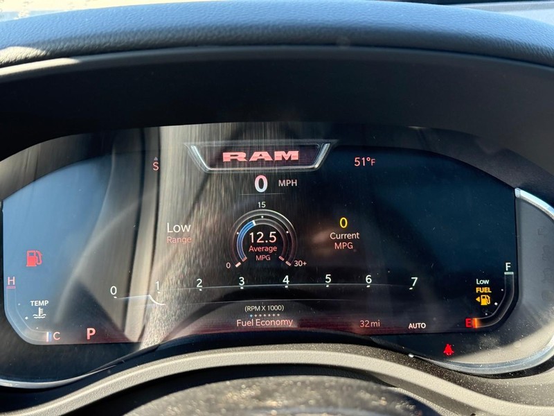 Ram 1500 Vehicle Full-screen Gallery Image 11