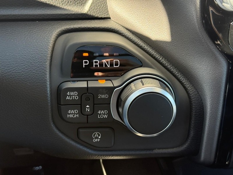 Ram 1500 Vehicle Full-screen Gallery Image 12