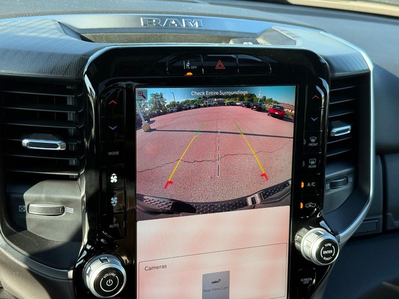 Ram 1500 Vehicle Full-screen Gallery Image 13