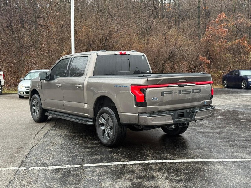 Ford F-150 Lightning Vehicle Full-screen Gallery Image 3