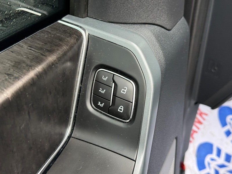 Ford F-150 Lightning Vehicle Full-screen Gallery Image 15