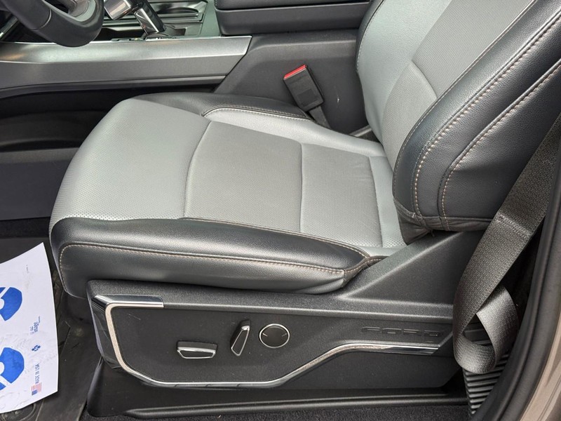 Ford F-150 Lightning Vehicle Full-screen Gallery Image 16