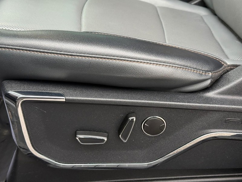 Ford F-150 Lightning Vehicle Full-screen Gallery Image 17