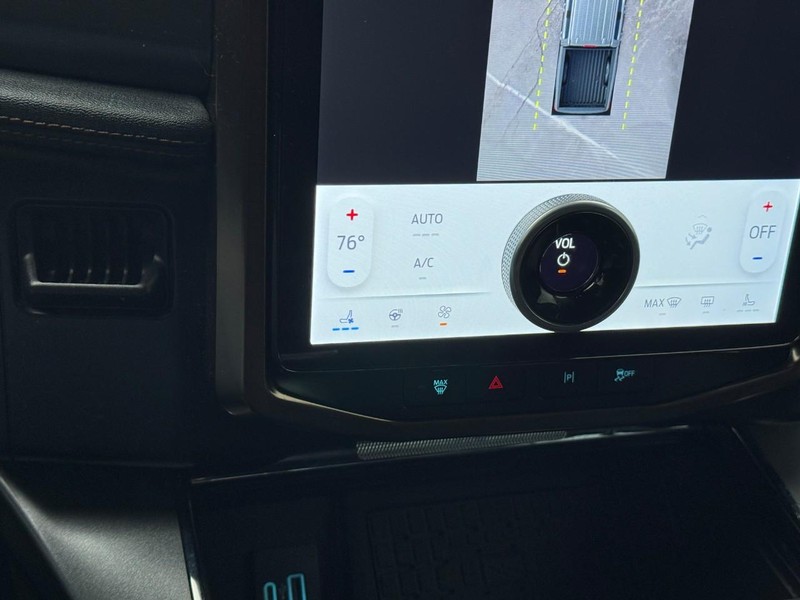 Ford F-150 Lightning Vehicle Full-screen Gallery Image 22