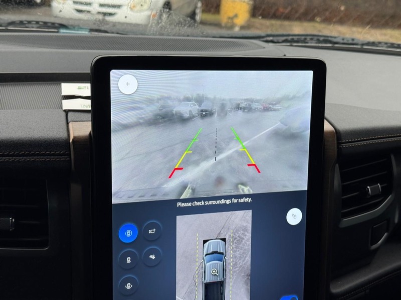 Ford F-150 Lightning Vehicle Full-screen Gallery Image 23