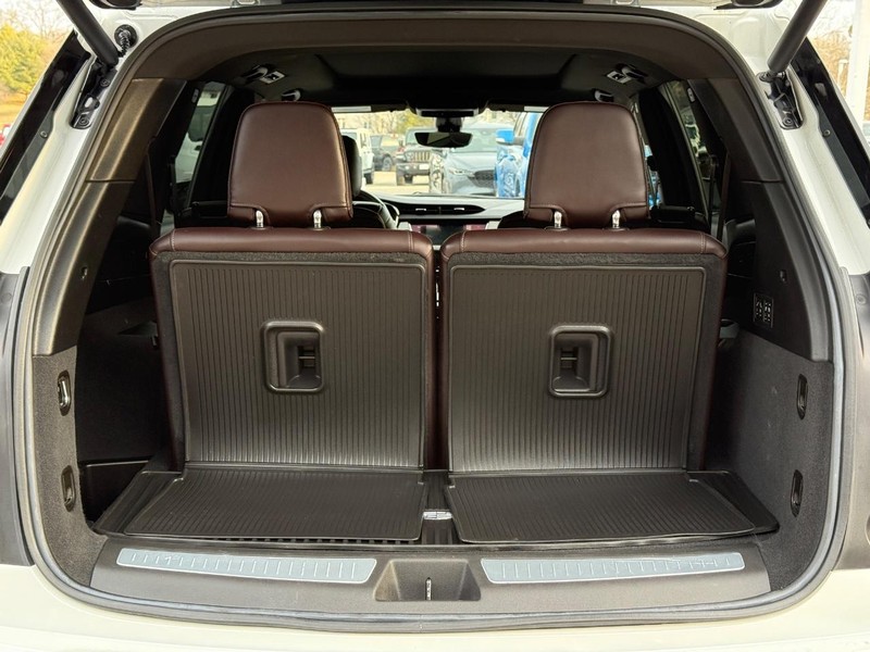 Cadillac XT6 Vehicle Full-screen Gallery Image 06